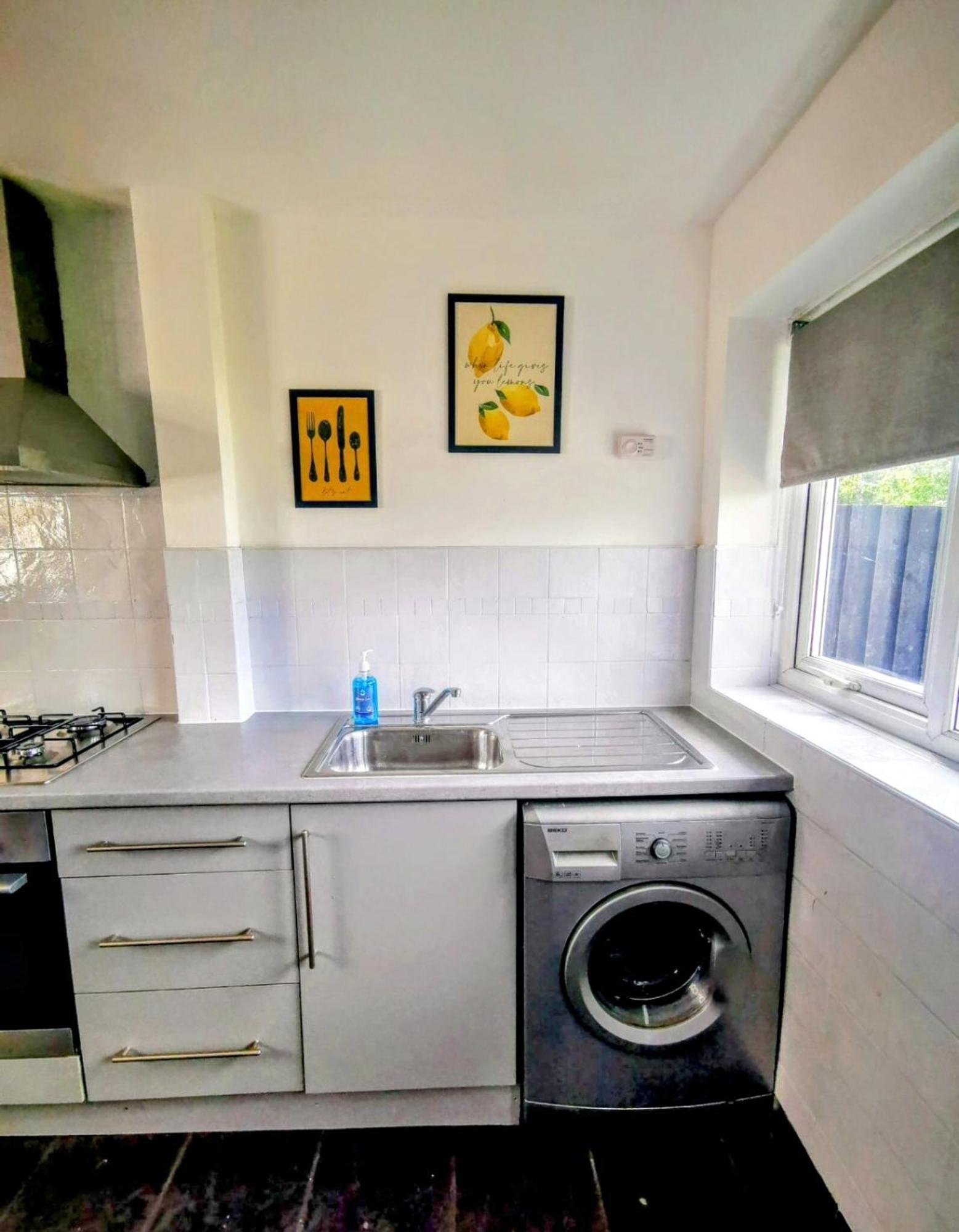 No 7 - Bright, Spacious 3 Bed Home With Parking & Wifi Huyton Exteriér fotografie