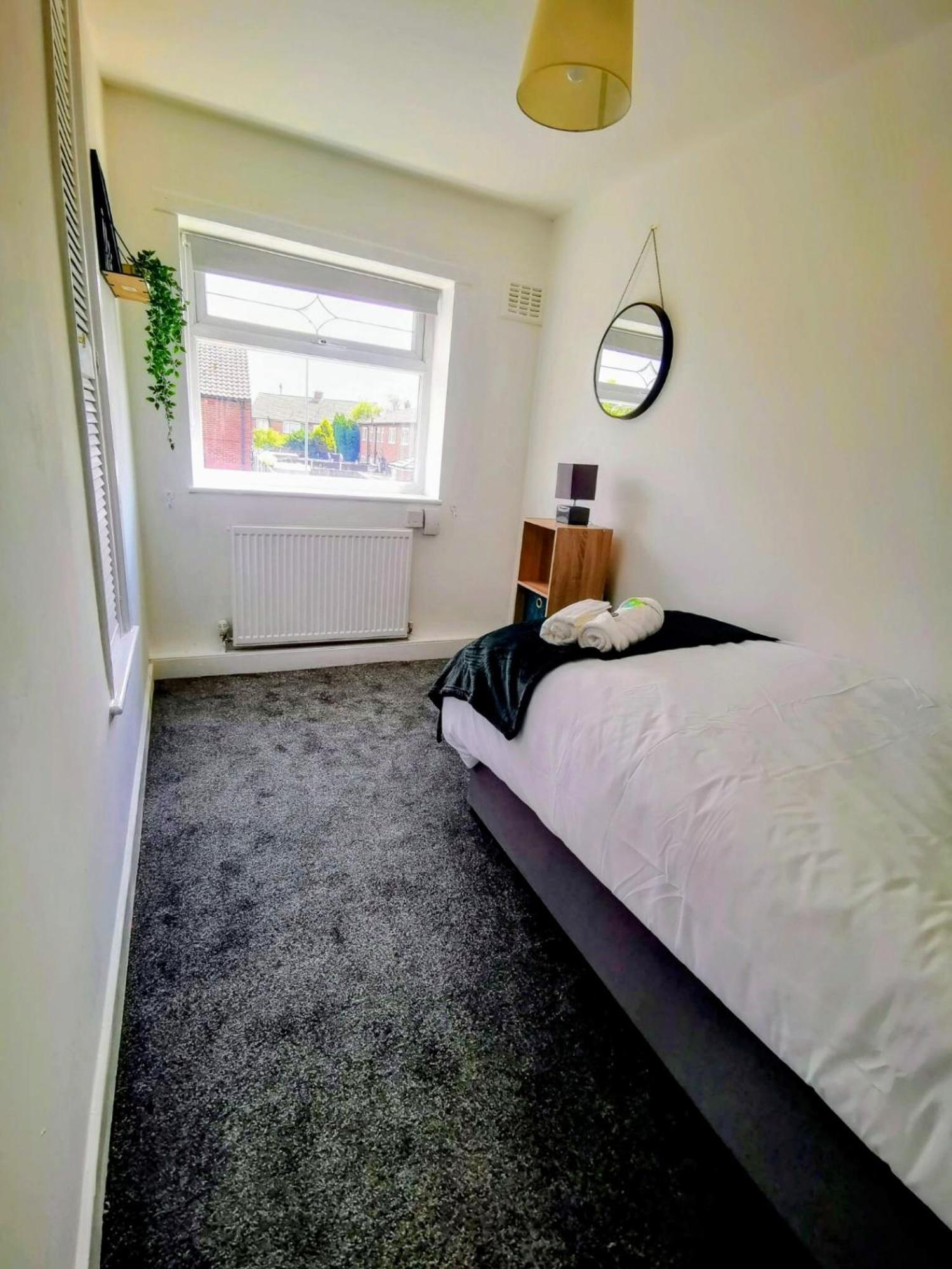 No 7 - Bright, Spacious 3 Bed Home With Parking & Wifi Huyton Exteriér fotografie